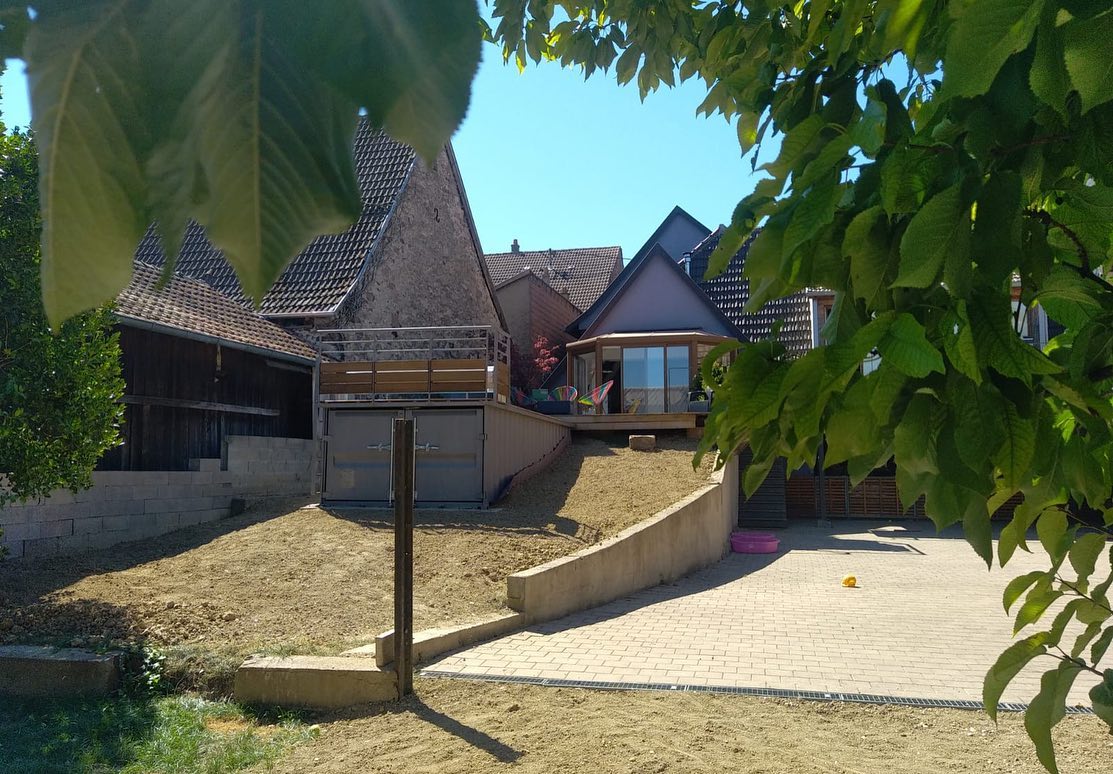 Maison avec piscine container