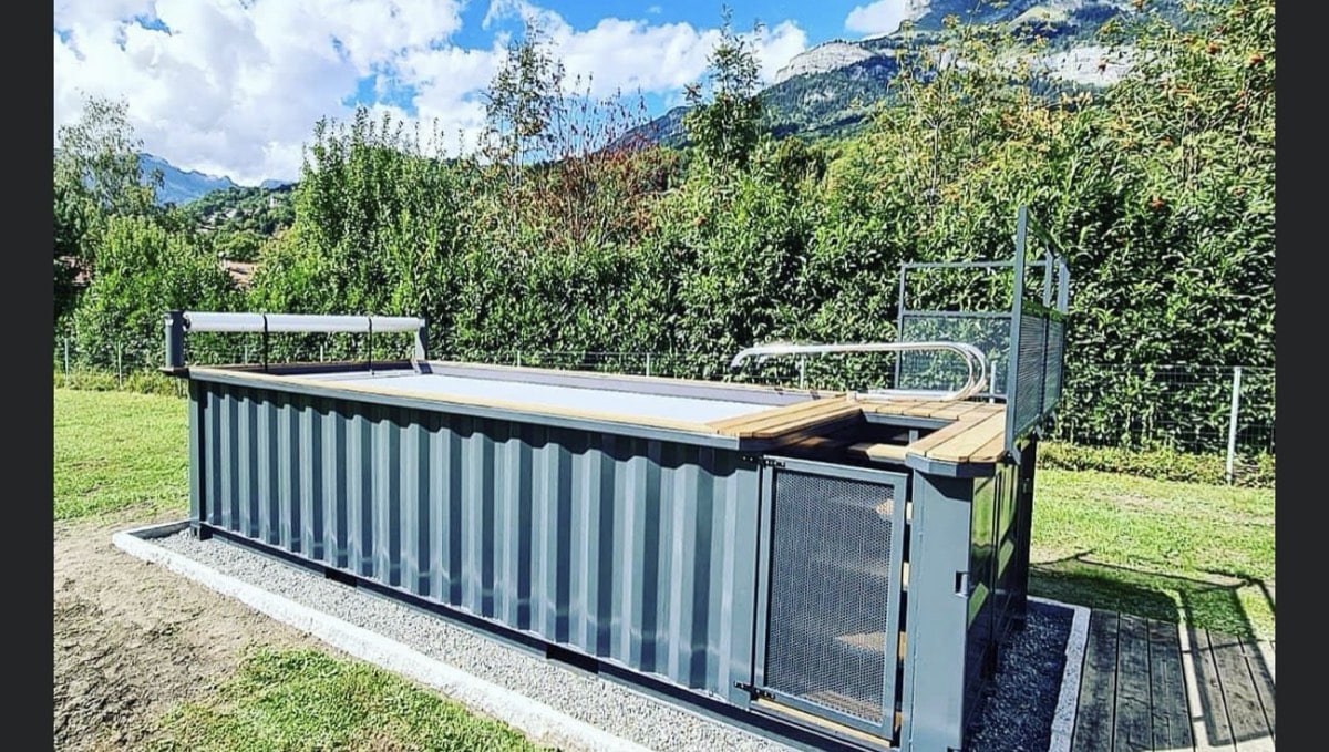 Piscine container hors-sol en cadre montagne